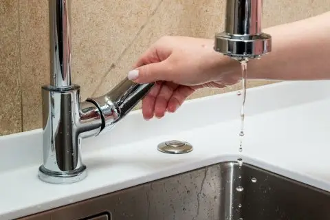 Дел од Центар денеска без вода, прекини во снабдувањето со струја во Илинден и Сарај