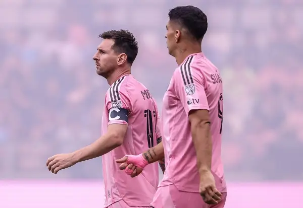 (Видео) Меси ненадејно се врати по смртта на неговиот татко: беше поздравен со овации од навивачите
