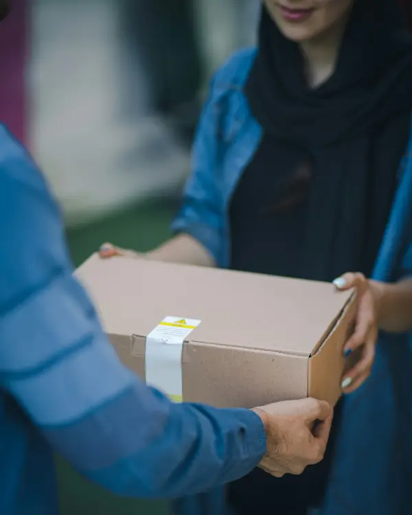 Кинеската платформа за онлајн продажба на облека Шеин ќе ги поскапи производите во Европа поради новата такса за мали пратки
