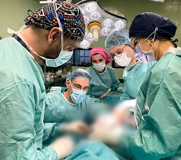 Сложена реконструктивна операција изведена кај пациент повреден во пожарот во Кочани
