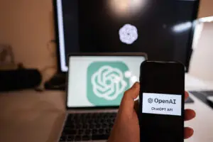 OpenAI прави нов уред: Ќе го вгради ChatGPT