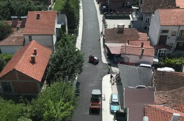 Реконструкцијата на „Бајрам Шабани“ при крај: 90 отсто од улицата веќе асфалтирана (ВИДЕО)