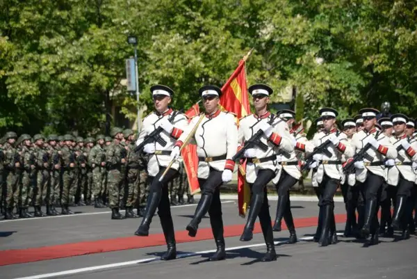 Почесна артилериска стрелба по повод Денот на Армијата