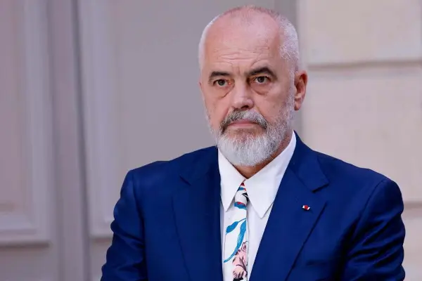 Рама за „UnHerd“: Протестите покажуваат нормална европска Албанија, алгоритмите ги мобилизираа демонстрантите