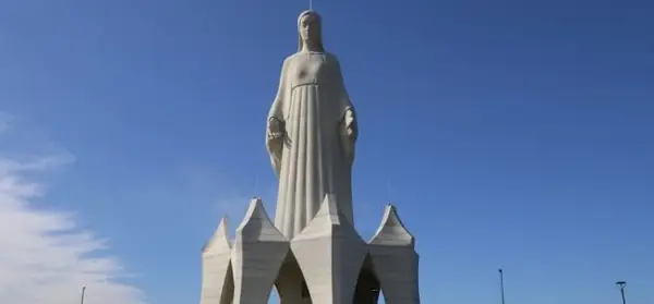 ВО ПОЛСКА ОСВЕТЕНА СТАТУА НА БОГОРОДИЦА ОД 55 МЕТРИ, НАЈВИСОКА ВО ЕВРОПА