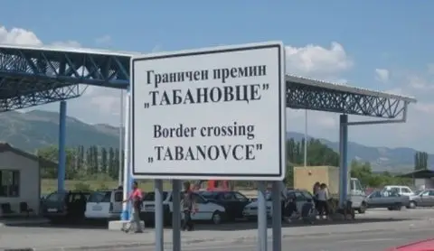 Половина час чекање на „Табановце“ за влез во државава