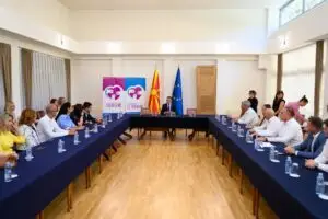 Министерот Велковски ги потпиша договорите за грант за развој на социјални услуги со девет општини