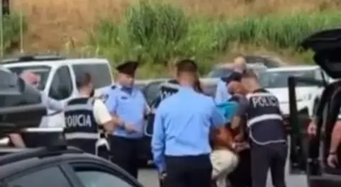 Французин пронајден мртов на лежалка во Ксамил, постои сомневање дека бил избоден до смрт од албански државјанин