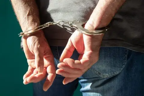 Млад маж заврши со лисици, ја нападнал бремената сопруга