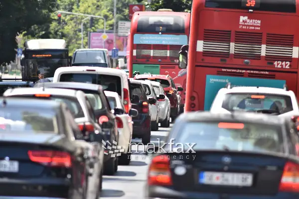 Автобус на ЈСП се запалил во движење: возачот го изгаснал пожарот