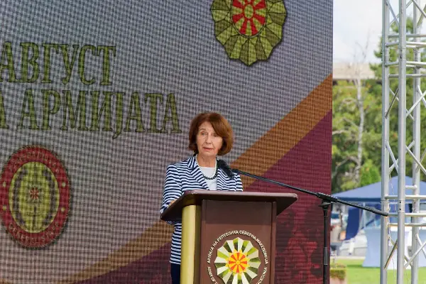 Современата одбрана мора да ги предвидува заканите, а не само да реагира на нив – порача Сиљановска-Давкова на Денот на Армијата