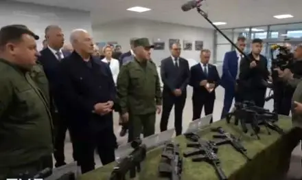 Лукашенко доби пушка на подарок: „Не за војна… За безбедност во мир!“