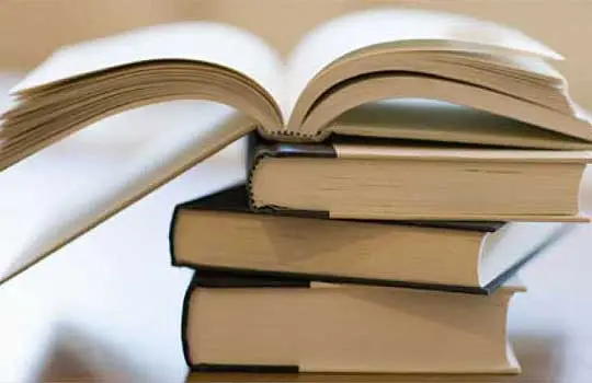 Мистериозни купувачи масовно грабаат стари книги: Веројатно компаниите за ВИ стојат зад тоа