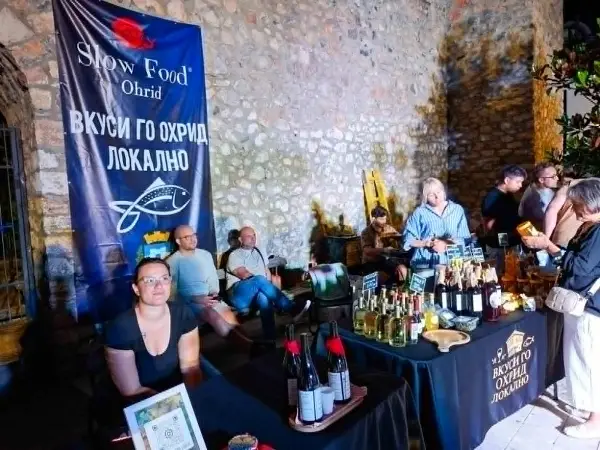 „Вкуси го Охрид“: Slow Food Ohrid и Слоу Фуд Македонија покажаа дека најубавите стории не се секогаш оние што ги пишуваат туристичките водичи