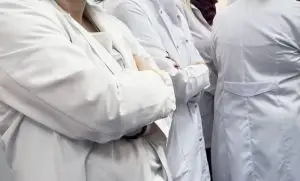 Турските наставници ќе држат настава во бели мантили од новата учебна година
