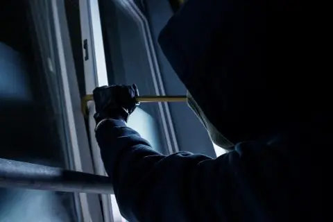 Се обидел да ограби обложувалница, но алармот го исплашил – од полицијата не успеа да избега