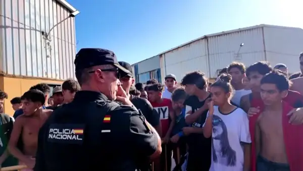 ШПАНИЈА ЌЕ ПРЕМЕСТИ ОКОЛУ 500 МАЛОЛЕТНИ МИГРАНТИ ОД СЕУТА Ќе ги распореди во континенталните провинции
