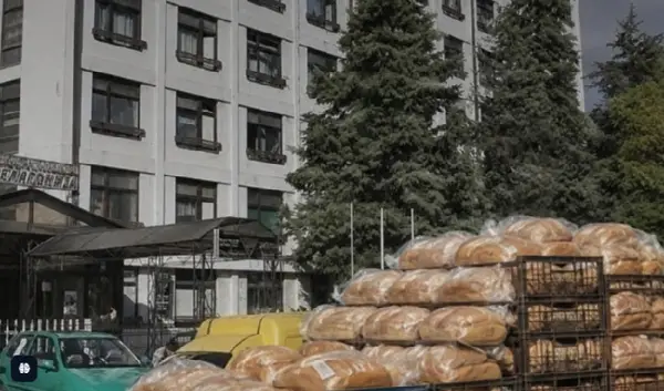 СТУДЕНТСКИОТ ДОМ „ПЕЛАГОНИЈА“ ГО ПЛАЌАЛ ЛЕБОТ ПО 126 ДЕНАРИ ЗА КИЛОГРАМ!? Ревизија за 2023 и 2024 година открива драматични злоупотреби
