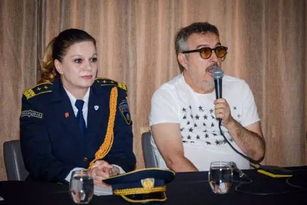 Милошески од „Авалон“ ги праша новинарите дали им изледа како идиот и за прашањето колку чини настапот на Дејвид Гета, ги упати на Владата