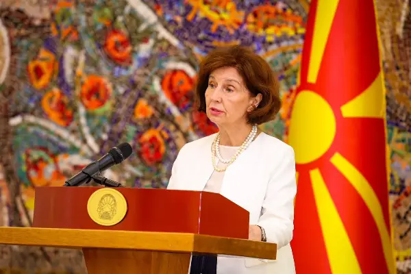 Силјановска Давкова го честита 8-ми Септември: Нашата визија е стабилна и напредна европска држава