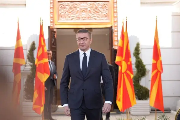 МАКЕДОНИЈА Е ПОГОЛЕМА ОД СИТЕ НАШИ РАЗЛИКИ Мицкоски повика на заедничка одбрана на државните интереси