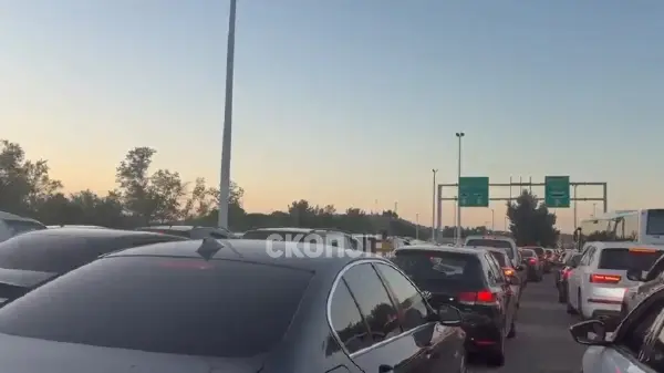 Километарски колони на Евзони кон Македонија, се чека над 105 минути