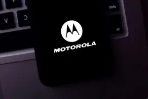 ФОТО: Motorola подготвува преклопен телефон каков што никогаш досега не сме виделе