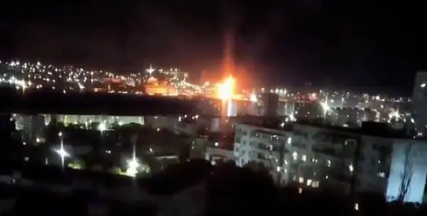 (Видео) Украинците нападнаа нафтен терминал во Новоросијск: избувна пожар