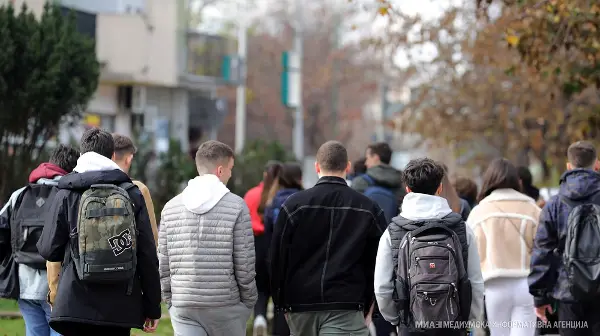 ПИСА: Само третина од 15-годишниците во Македонија имаат основни познавања за математика, читање и наука
