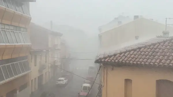 (Видео) Силно невреме го зафати регионот: Во Словенија ветер со брзина од 103 км/ч