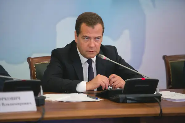 Mедведев: Русија има воен потенцијал да направи нуклеарна прашина од објектите на НАТО