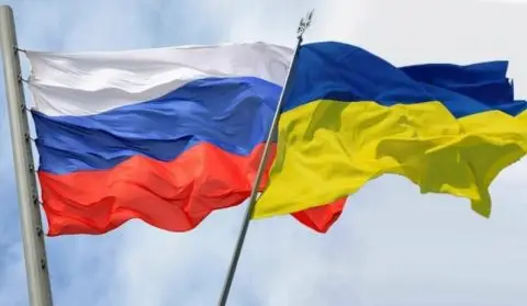 Најмалку седум лица повредени во руски напади врз Криви Рог и Изјум