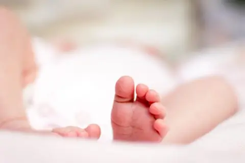 Гркинка на 54 години роди девојче од ембрион замрзнат пред 22 години