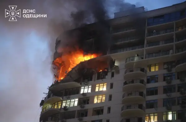 Најмалку 16 лица се повредени, меѓу кои и петмесечно бебе, по утринскиот ракетен напад врз Одеса