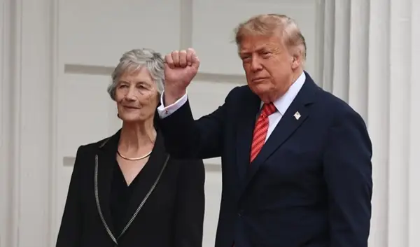 ТРГНА ЗА ГОЛФ ПА ИЗНЕНАДИ СО ИЗЈАВАТА ЗА ОБЕДИНЕТА ИРСКА Трамп вели дека многу сака да ја види обединета Ирска