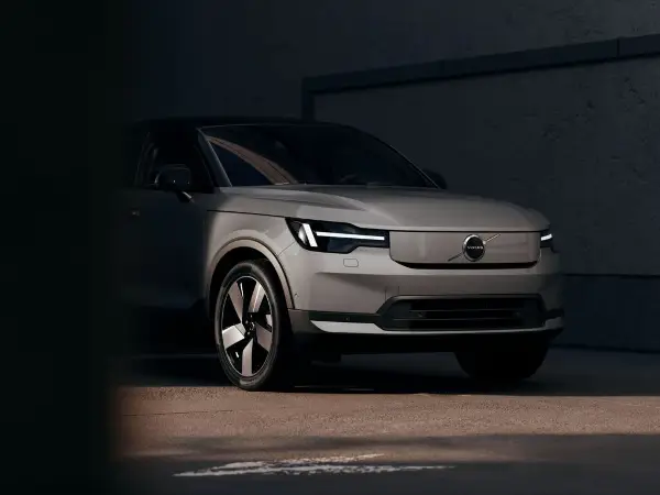 Volvo ги освежи XC40, EX40 и EC40 – нов дизајн, Google Gemini и повеќе безбедносни системи