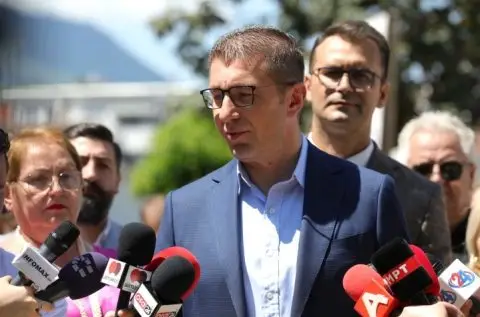 Мицкоски во Велес на пуштање во употреба на системот „Безбеден град“ и на поставување камен-темелник на нова катна гаража