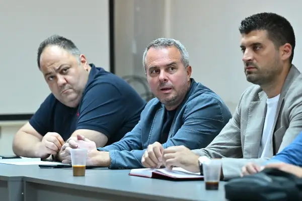 Герасимовски: Нема цензура, туку политички театар, Знам и Левица глумат жртви и ја манипулираат јавноста
