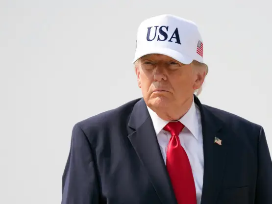 Трамп е свесен за заканите од ВИ, но засега му е поважно да биде пред Кина