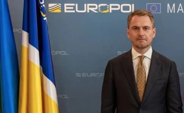 УКРАИНСКИОТ ГЛАВЕН ЈАВЕН ОБВИНИТЕЛ ЈА НАПУШТИ УКРАИНА Се најде под истрага, поднесе оставка