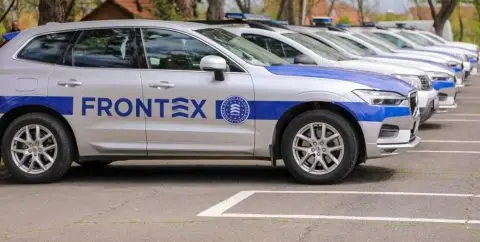 Дрвокрадец со комбе удри во полицаец на Фронтекс, тешко е повреден
