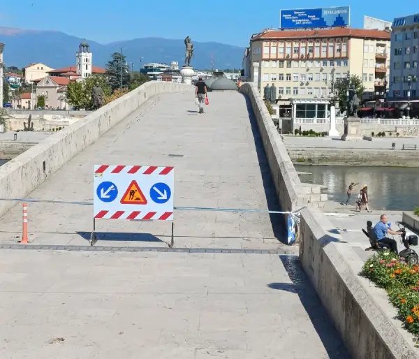 Камениот мост е затворен за пешаци - Ова е причината!