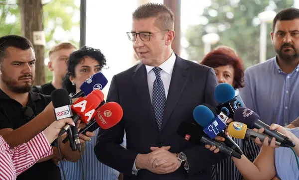 ПРИТВОР ЗА ЗАКАНУВАЧОТ: Јас вчера дознав за тие закани дека „сум бил свиња и ќе ме колел на плоштад“, изјави премиерот Мицкоски