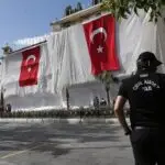 Турција ја почна новата учебна година со строги безбедносни проверки: Дронови, хеликоптери и 31.000 надзорници ги обезбедуваат училиштата