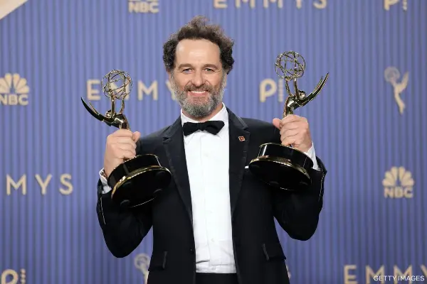 ВИДЕО: Метју Рис со две награди на Еми, „The Pitt“ прогласена за најдобра драмска серија