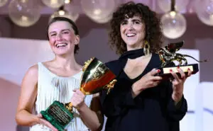ФОТО | „Непозната жена“ го освои Златниот лав во Венеција, „НАЗА“ ја доби Специјалната награда на жирито