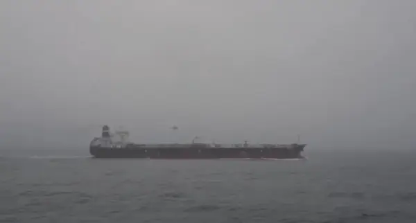 Двајца морнари исчезнати, 23 спасени по напад врз танкер во Ормускиот Теснец