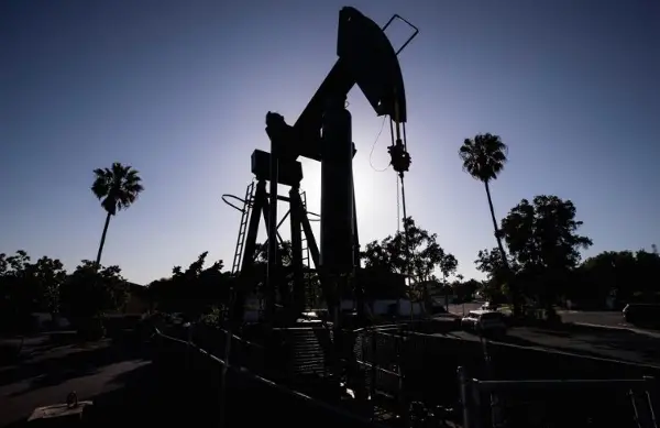 Емиратите купија десетици милиони барели ирачка нафта со огромни попусти
