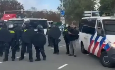 Неколку лица се уапсени на протестите во Хаг поради пресудите против водачите на ОВК
