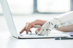 Microsoft го критикува Anthropic: Обуката на AI може да го отежне нејзиното исклучување